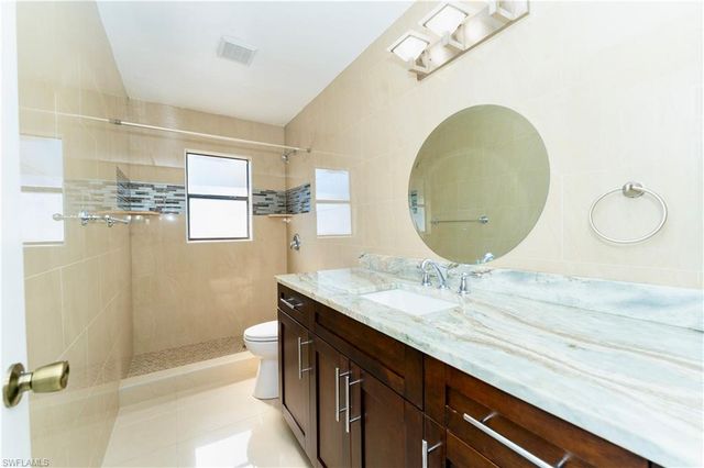 224 NE 9th TER, Cape Coral, FL 33909