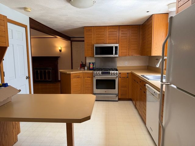 17 Pondview Rd, Sudbury, MA 01776