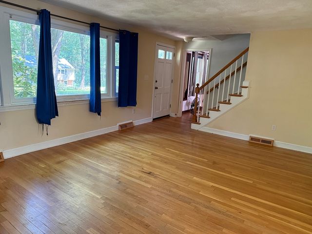 17 Pondview Rd, Sudbury, MA 01776