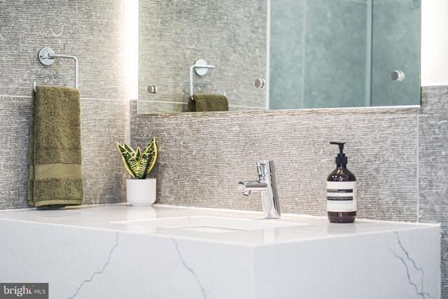 2905 NEWARK ST NW, Washington, DC 20008