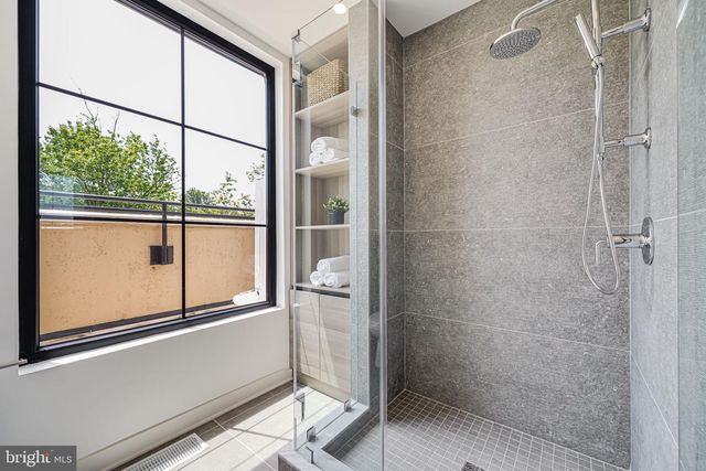 2905 NEWARK ST NW, Washington, DC 20008