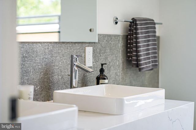 2905 NEWARK ST NW, Washington, DC 20008