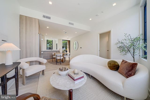 2905 NEWARK ST NW, Washington, DC 20008