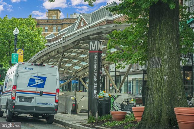 2905 NEWARK ST NW, Washington, DC 20008