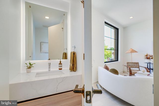 2905 NEWARK ST NW, Washington, DC 20008