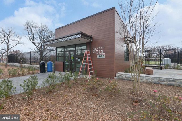 2905 NEWARK ST NW, Washington, DC 20008