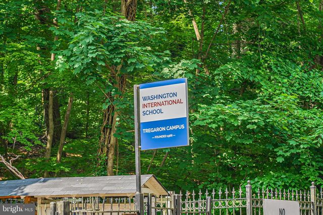 2905 NEWARK ST NW, Washington, DC 20008