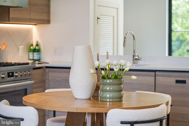 2905 NEWARK ST NW, Washington, DC 20008