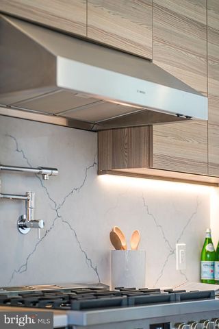 2905 NEWARK ST NW, Washington, DC 20008