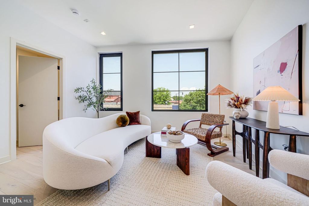 2905 NEWARK ST NW, Washington, DC 20008