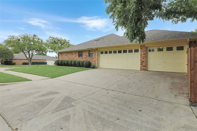 300 Dogwood Trail, Mckinney, TX 75072