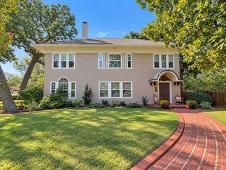 1023 W Oak Street, Denton, TX 76201
