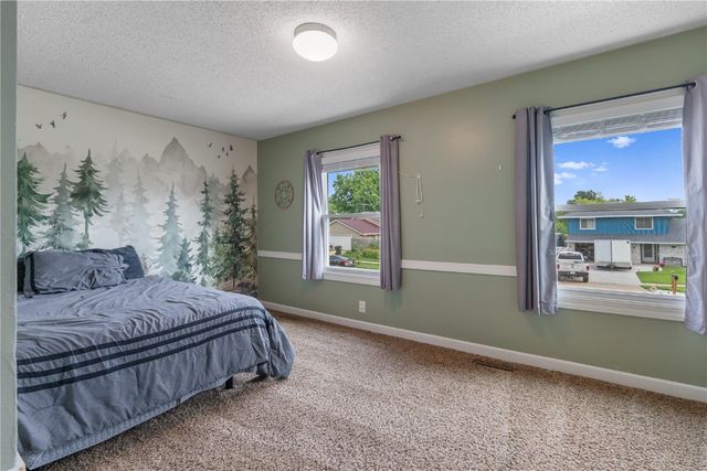 1151 Plumwood Court NE, Cedar Rapids, IA 52402