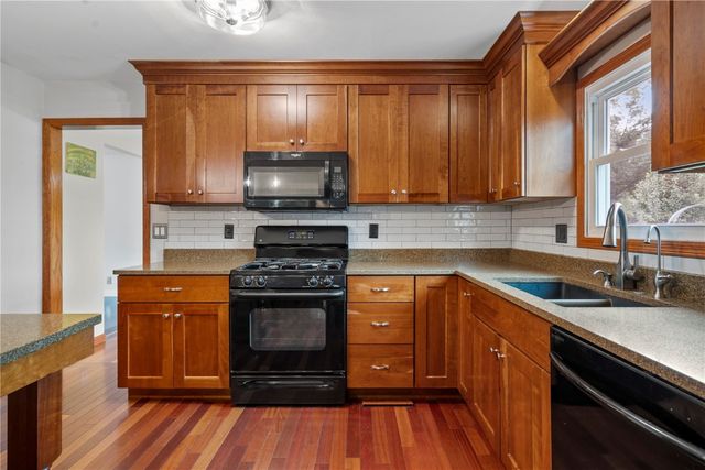 1151 Plumwood Court NE, Cedar Rapids, IA 52402