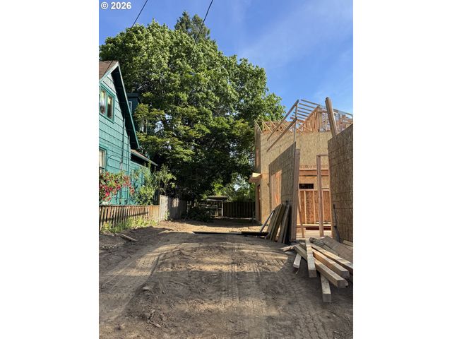 2008 Se 34TH Ave, Portland, OR 97214
