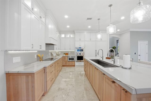 2465 Provence Cir, Weston, FL 33327