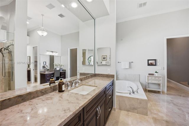 2465 Provence Cir, Weston, FL 33327