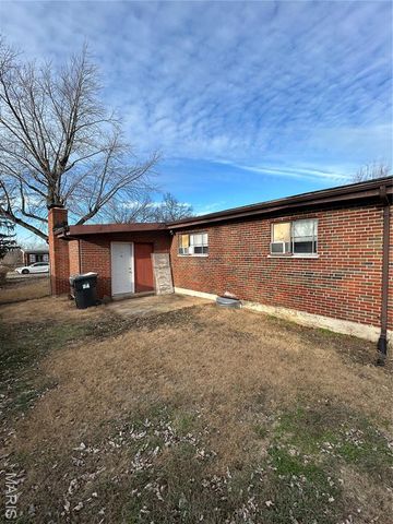 2052 Sun Valley Drive, Unincorporated, MO 63136