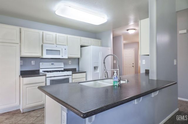 12306 Hill Country Drive, Bakersfield, CA 93312