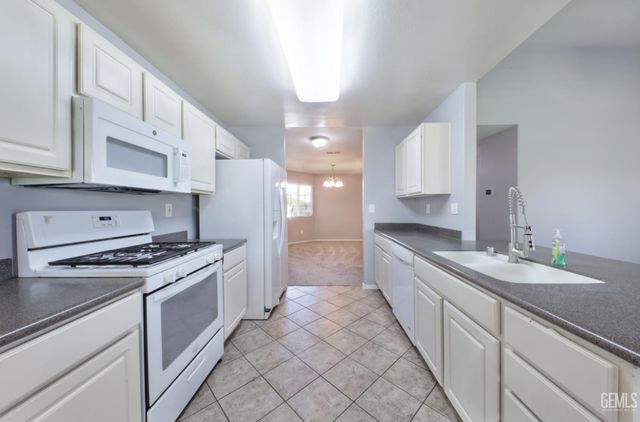 12306 Hill Country Drive, Bakersfield, CA 93312