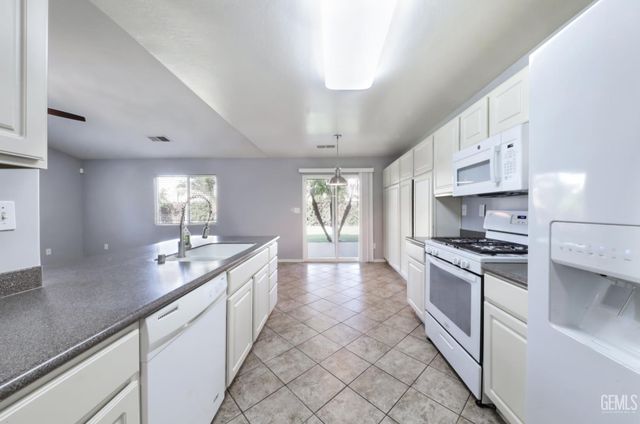 12306 Hill Country Drive, Bakersfield, CA 93312