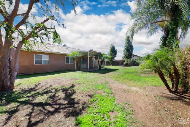 12306 Hill Country Drive, Bakersfield, CA 93312