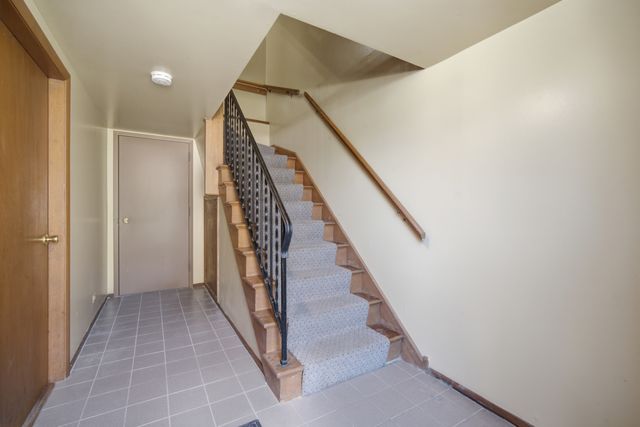7314 N Crawford Avenue 2, Lincolnwood, IL 60712