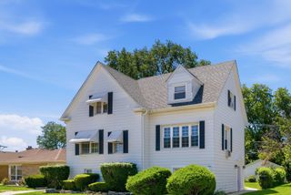 7314 N Crawford Avenue 2, Lincolnwood, IL 60712