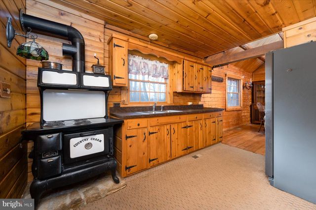 5742 BROOKS WOODS RD, Lothian, MD 20711