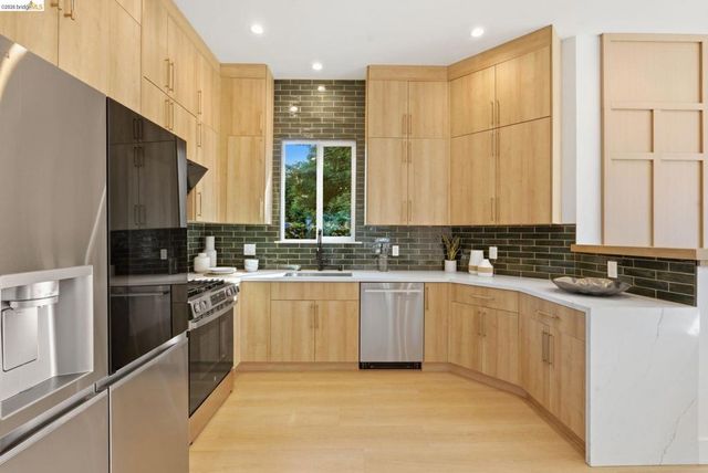 1712 Schiller St, Alameda, CA 94501
