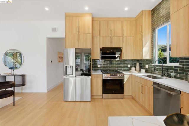 1712 Schiller St, Alameda, CA 94501