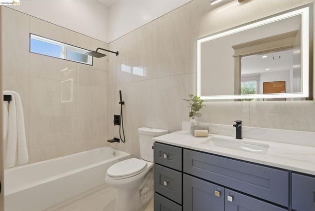 1712 Schiller St, Alameda, CA 94501