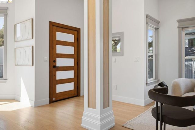 1712 Schiller St, Alameda, CA 94501