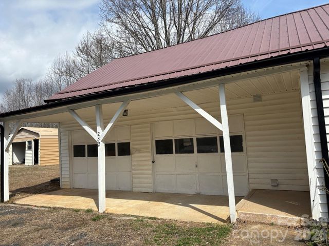 262 Blackberry Lane, Bakersville, NC 28705