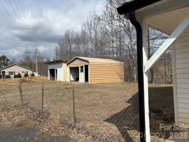 262 Blackberry Lane, Bakersville, NC 28705