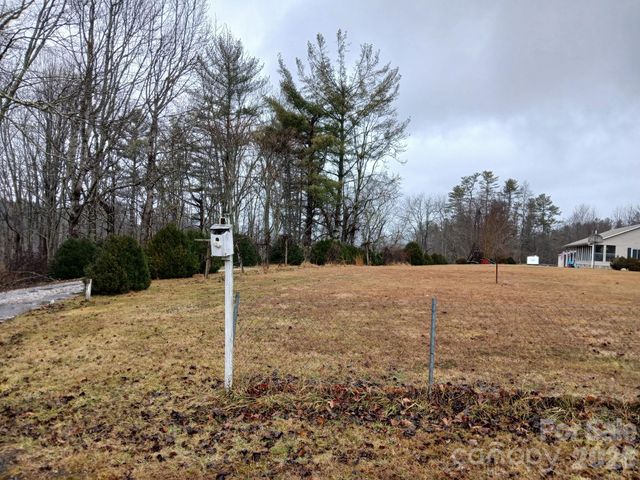 262 Blackberry Lane, Bakersville, NC 28705