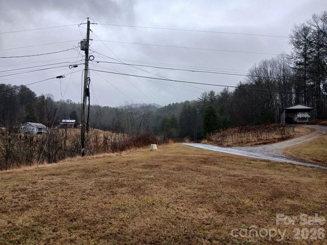 262 Blackberry Lane, Bakersville, NC 28705