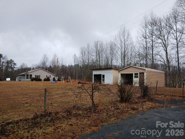 262 Blackberry Lane, Bakersville, NC 28705