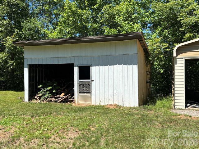 262 Blackberry Lane, Bakersville, NC 28705