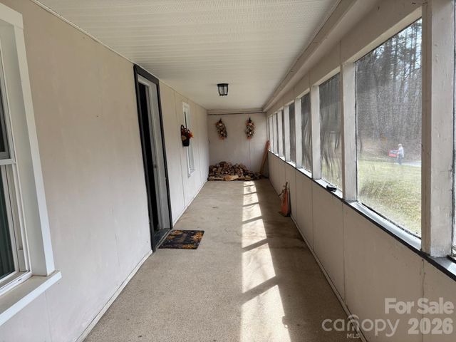 262 Blackberry Lane, Bakersville, NC 28705