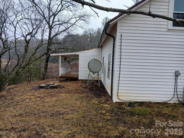 262 Blackberry Lane, Bakersville, NC 28705