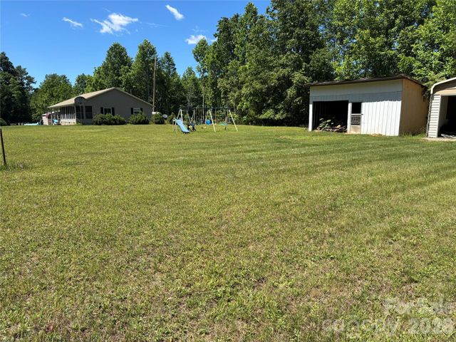 262 Blackberry Lane, Bakersville, NC 28705