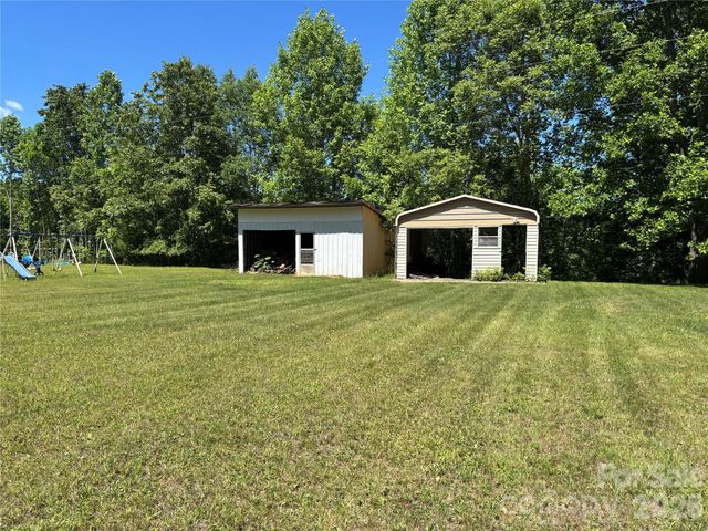 262 Blackberry Lane, Bakersville, NC 28705