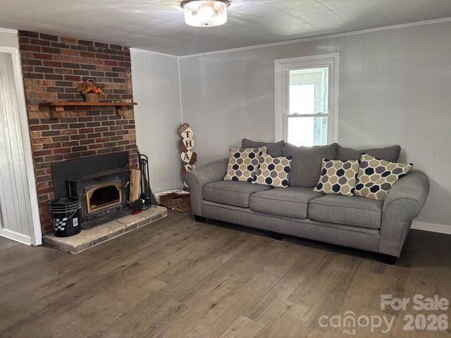 262 Blackberry Lane, Bakersville, NC 28705