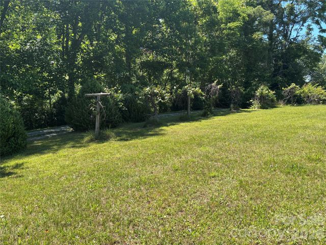 262 Blackberry Lane, Bakersville, NC 28705