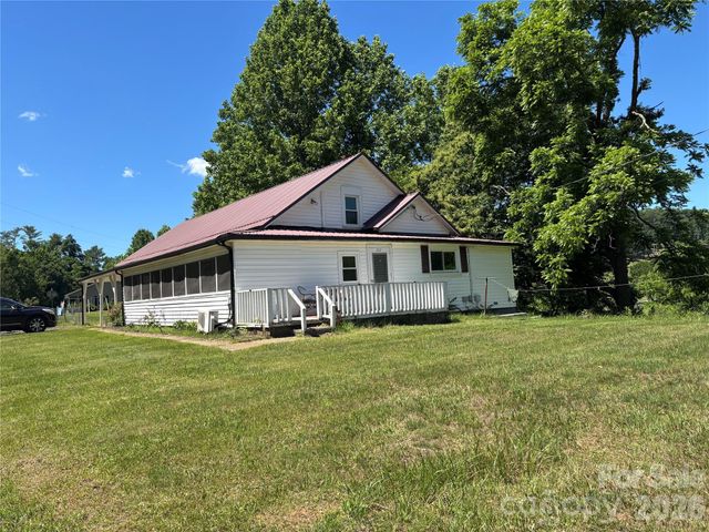 262 Blackberry Lane, Bakersville, NC 28705