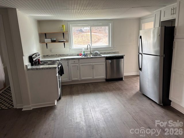 262 Blackberry Lane, Bakersville, NC 28705