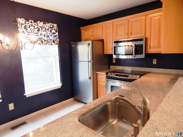 629 Danbury Road 40, Ridgefield, CT 06877