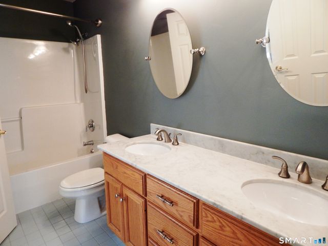 629 Danbury Road 40, Ridgefield, CT 06877