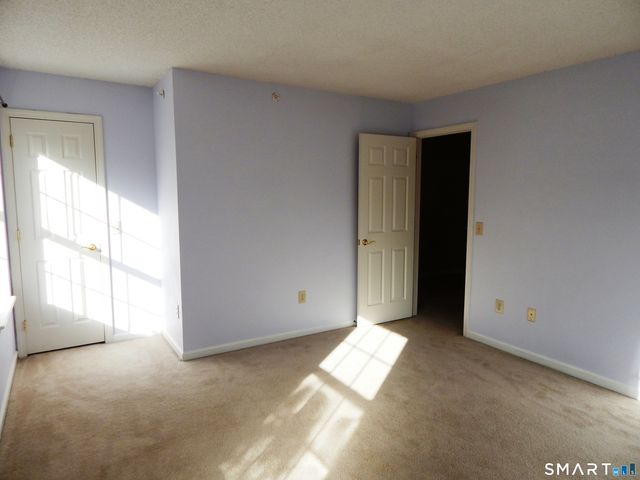 629 Danbury Road 40, Ridgefield, CT 06877